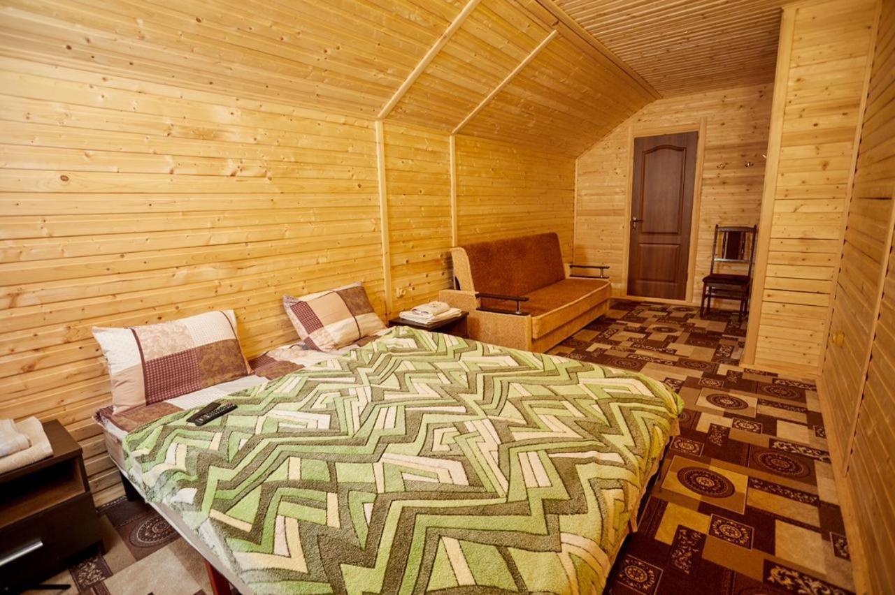 Villa Na Uzlissi Migovo Bagian luar foto