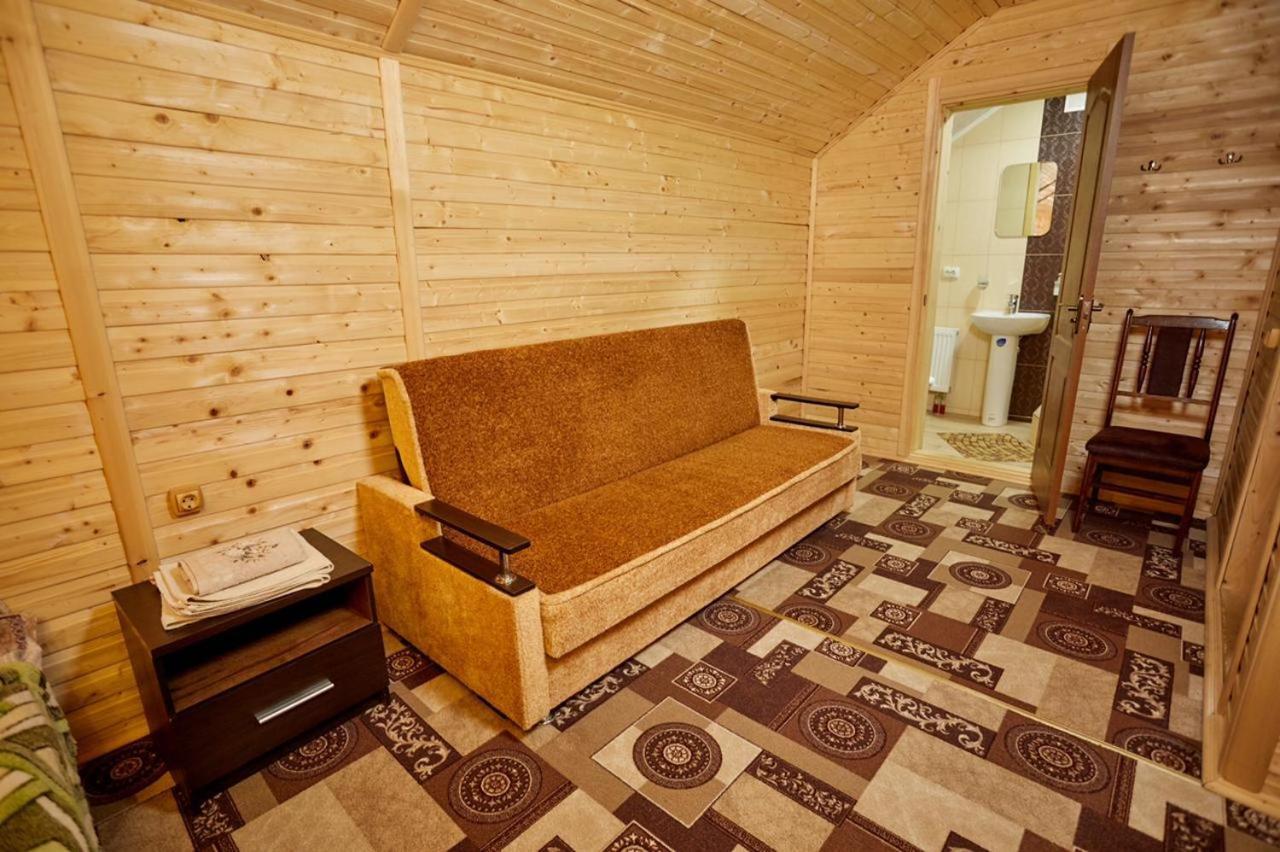Villa Na Uzlissi Migovo Bagian luar foto