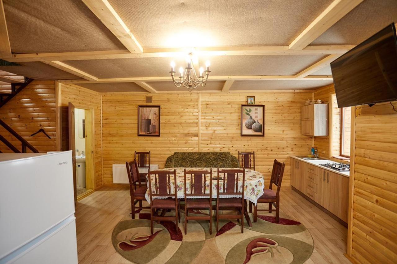Villa Na Uzlissi Migovo Bagian luar foto