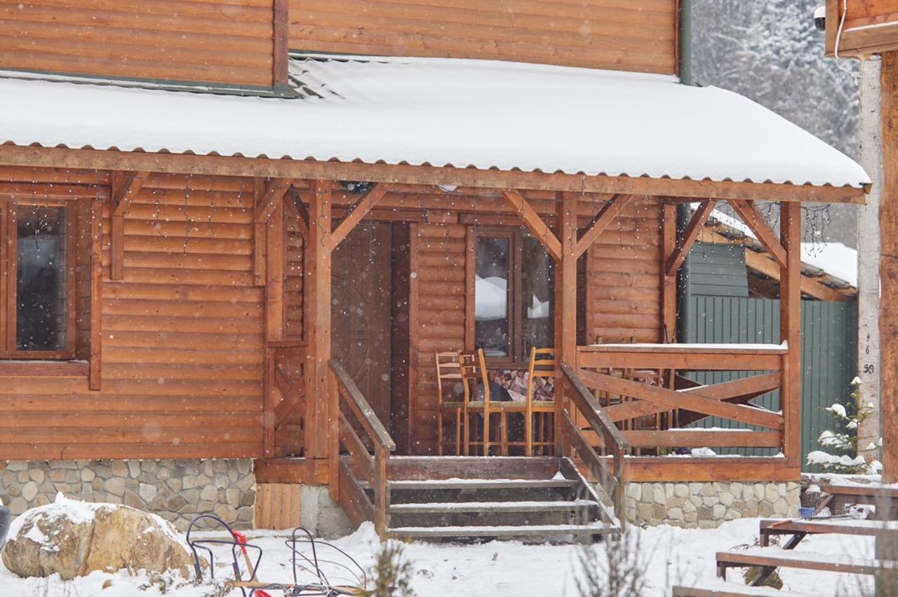 Villa Na Uzlissi Migovo Bagian luar foto