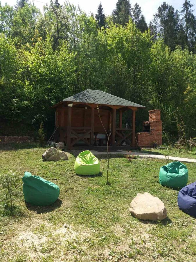 Villa Na Uzlissi Migovo Bagian luar foto
