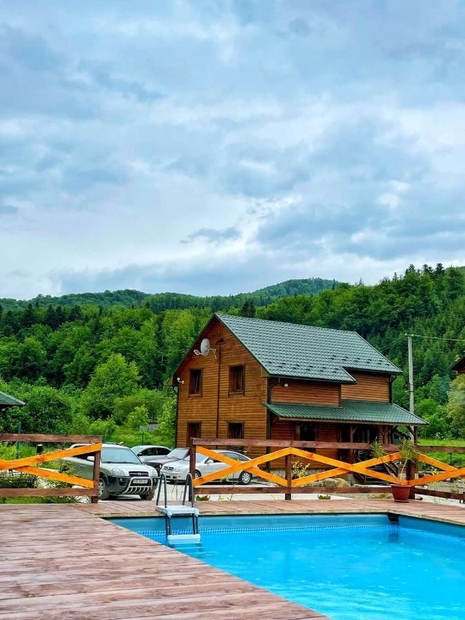 Villa Na Uzlissi Migovo Bagian luar foto