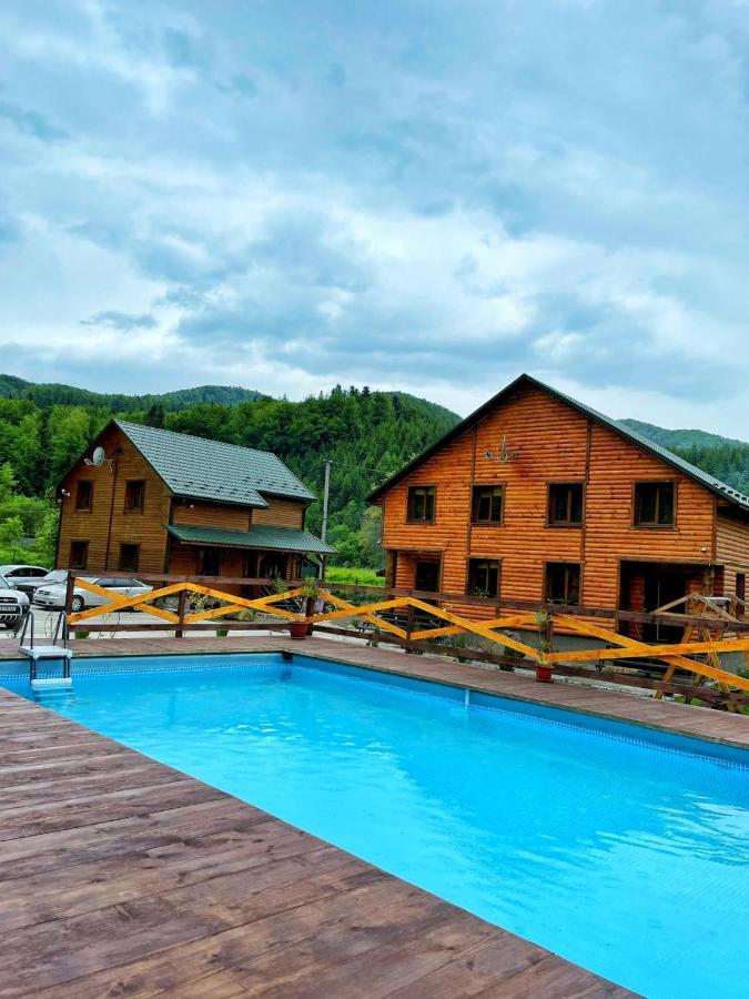 Villa Na Uzlissi Migovo Bagian luar foto